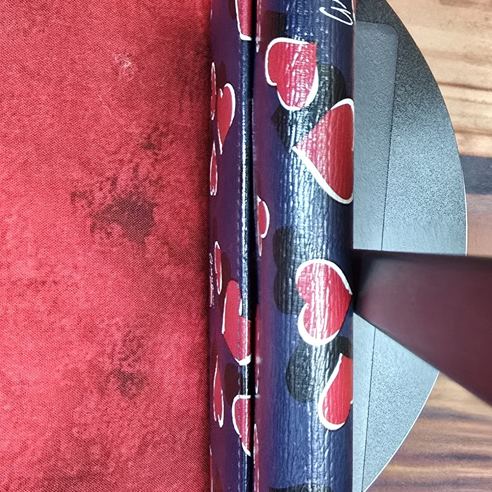 Gucci Navy Blue Wallet with Red Heart Print and Gold Logo - Picture 4 of 15